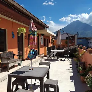 hospedaje-el-viajero-antigua.guatemalaantiguahotels.com/