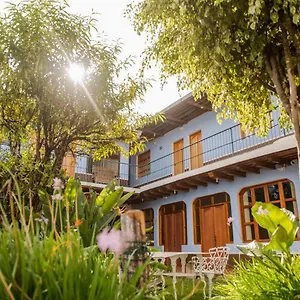 hotel-casa-de-las-fuentes.guatemalaantiguahotels.com/